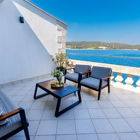 Seafront Penthouse Apartment Vis Exterior photo